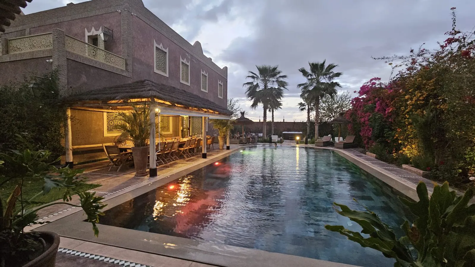 Piscine chauffée avec 1 accès piscine + Déjeuner – Marrakech
