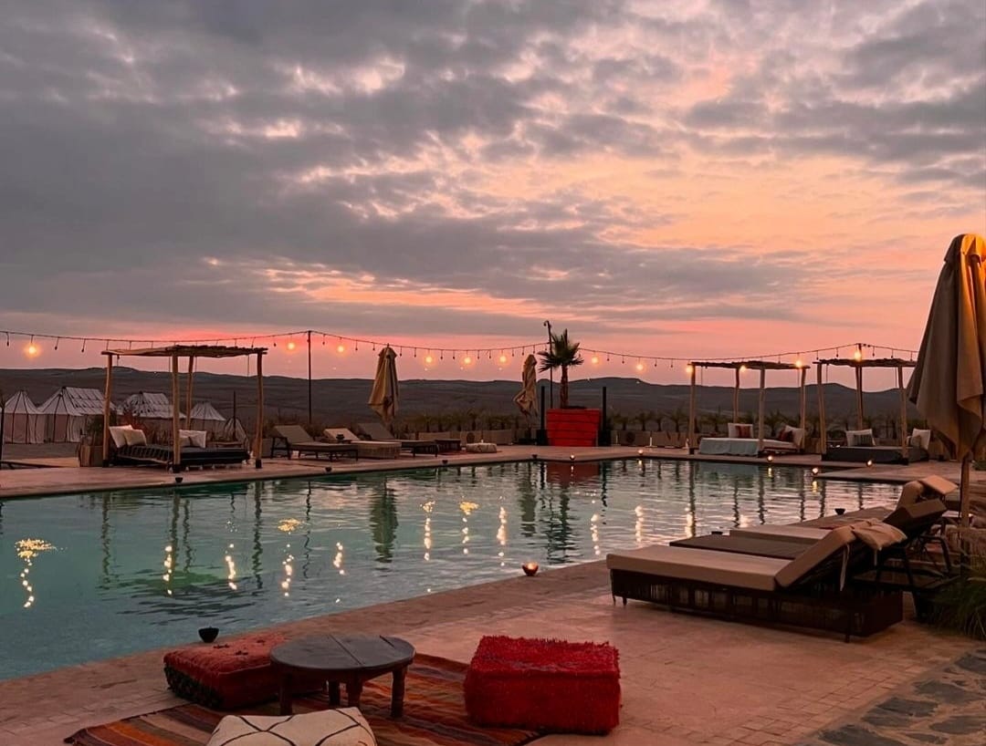 Accès piscine + déjeuner ou diner dans le désert d’agafay